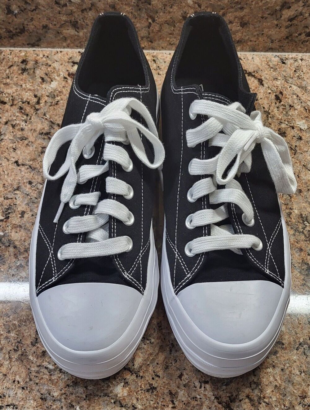 No Boundaries Womens Classic Lace up Canvas Sneaker Black with White Sole 11